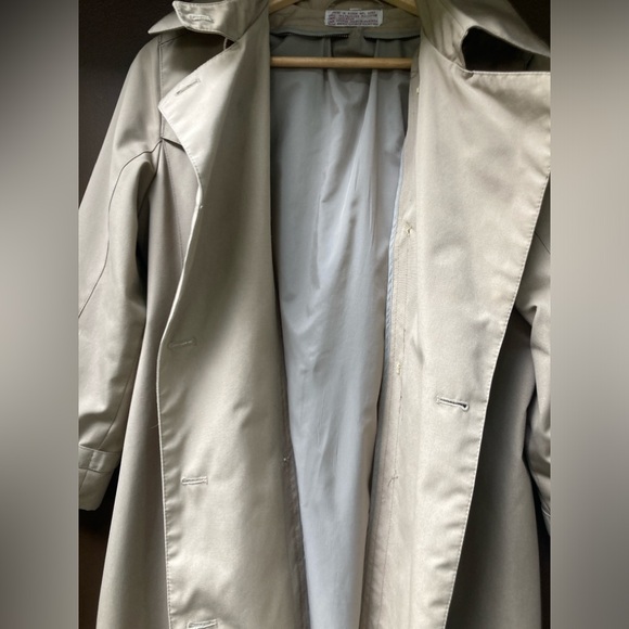 Trench coat - Picture 10 of 11